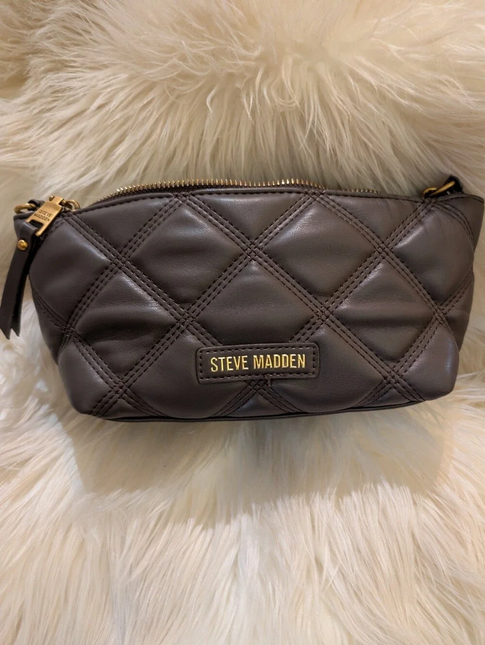 Steve Madden Mini Quilted Chain-Trim  Bag in An Olive Green/Grey